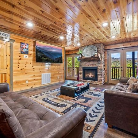 Indoor Pool, Volleyball Beach, Mountain View, Luxury Гетлинбург Екстериор снимка