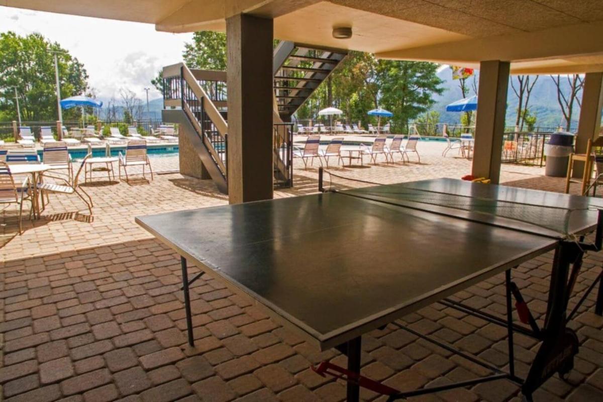 Indoor Pool, Volleyball Beach, Mountain View, Luxury Гетлинбург Екстериор снимка