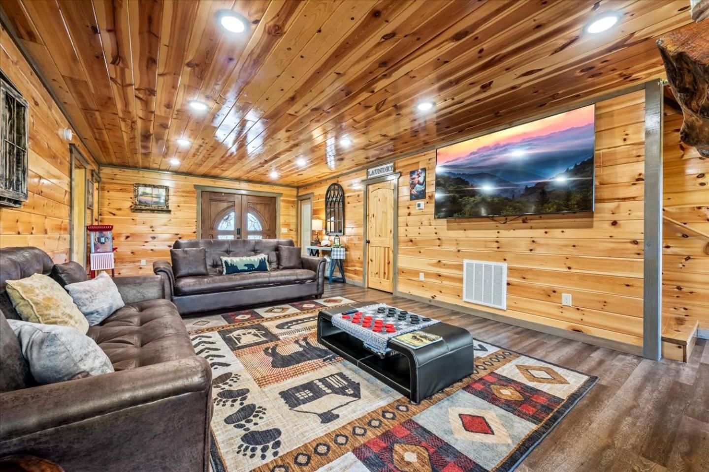 Indoor Pool, Volleyball Beach, Mountain View, Luxury Гетлинбург Екстериор снимка