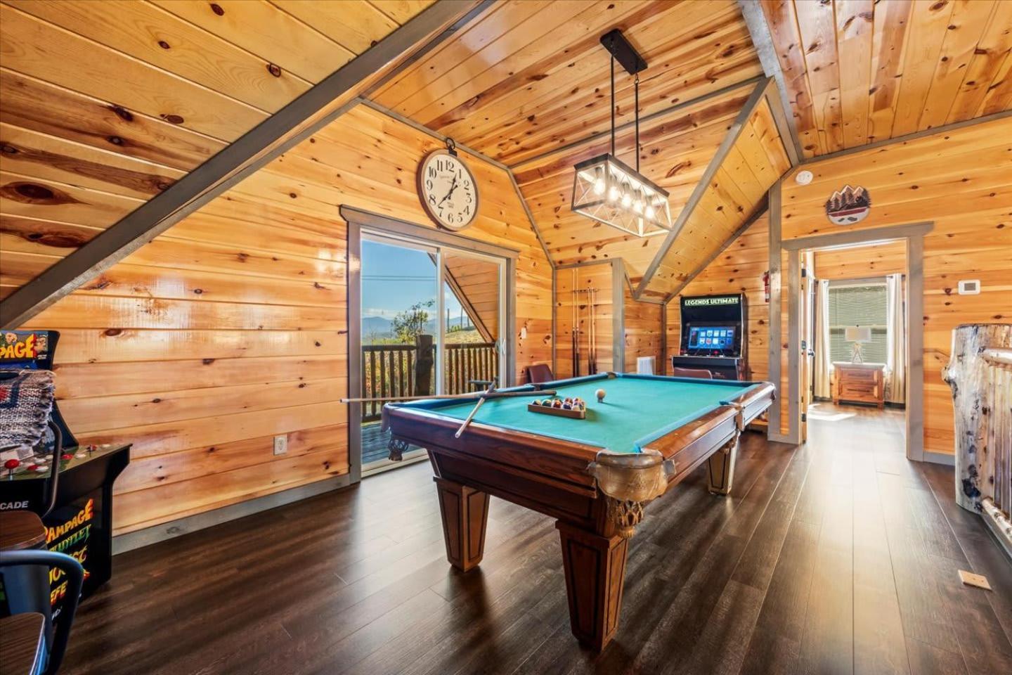 Indoor Pool, Volleyball Beach, Mountain View, Luxury Гетлинбург Екстериор снимка