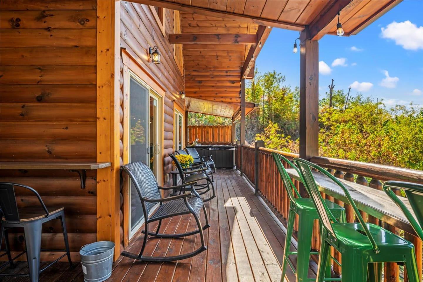 Indoor Pool, Volleyball Beach, Mountain View, Luxury Гетлинбург Екстериор снимка