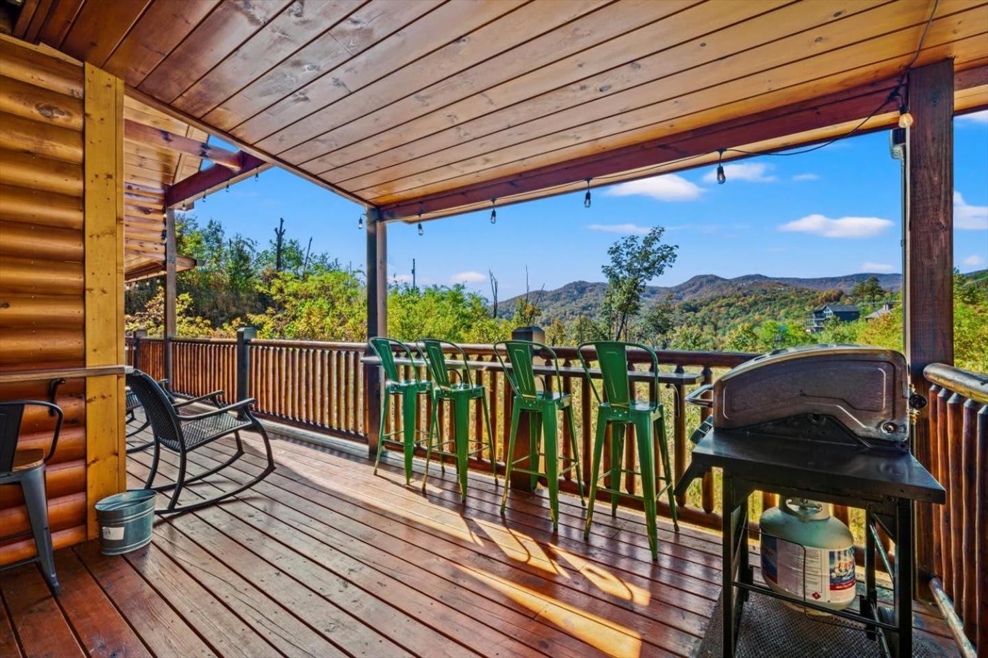 Indoor Pool, Volleyball Beach, Mountain View, Luxury Гетлинбург Екстериор снимка