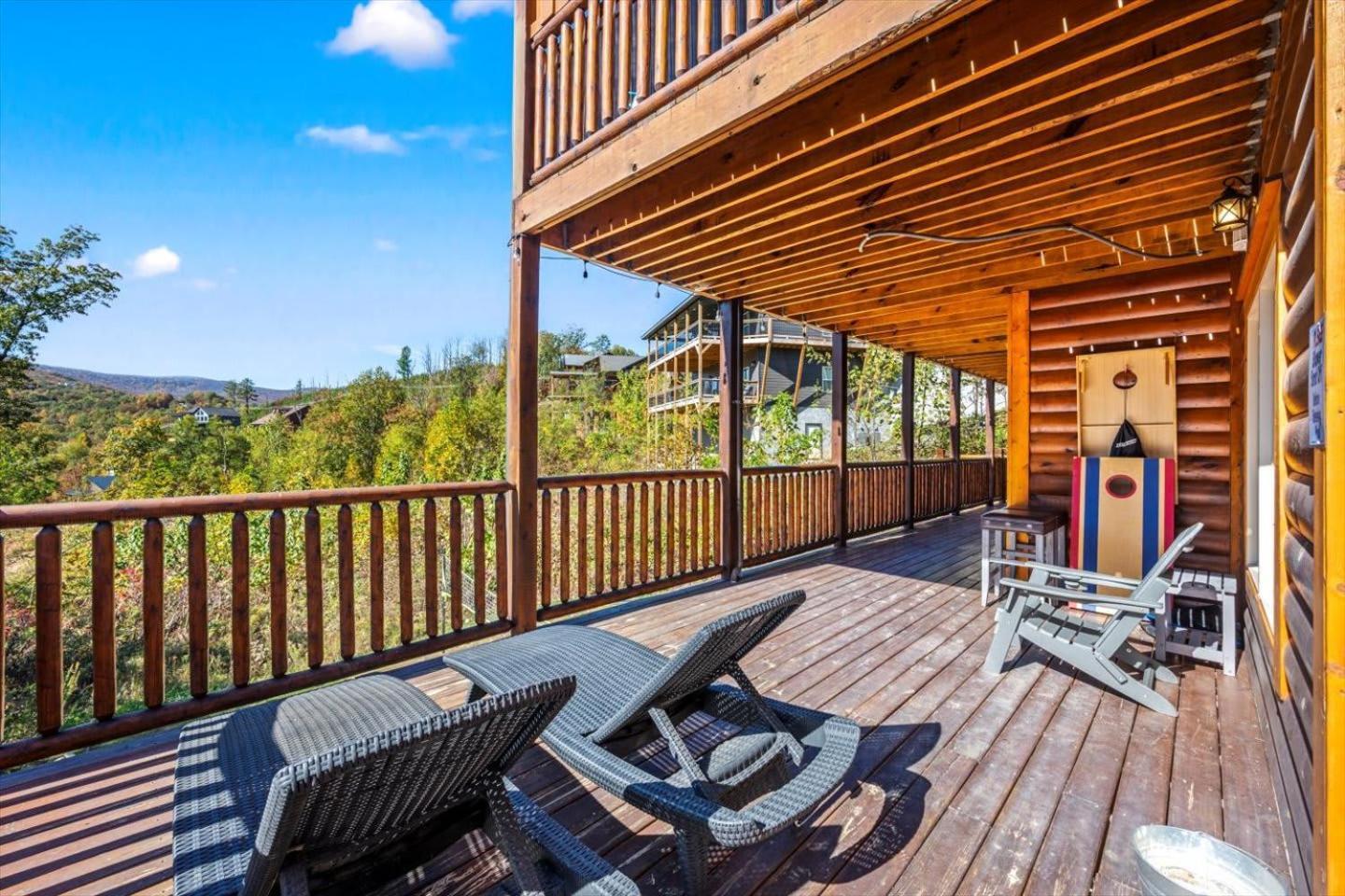 Indoor Pool, Volleyball Beach, Mountain View, Luxury Гетлинбург Екстериор снимка