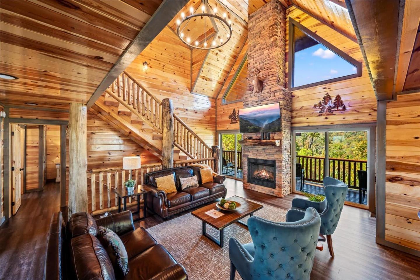 Indoor Pool, Volleyball Beach, Mountain View, Luxury Гетлинбург Екстериор снимка