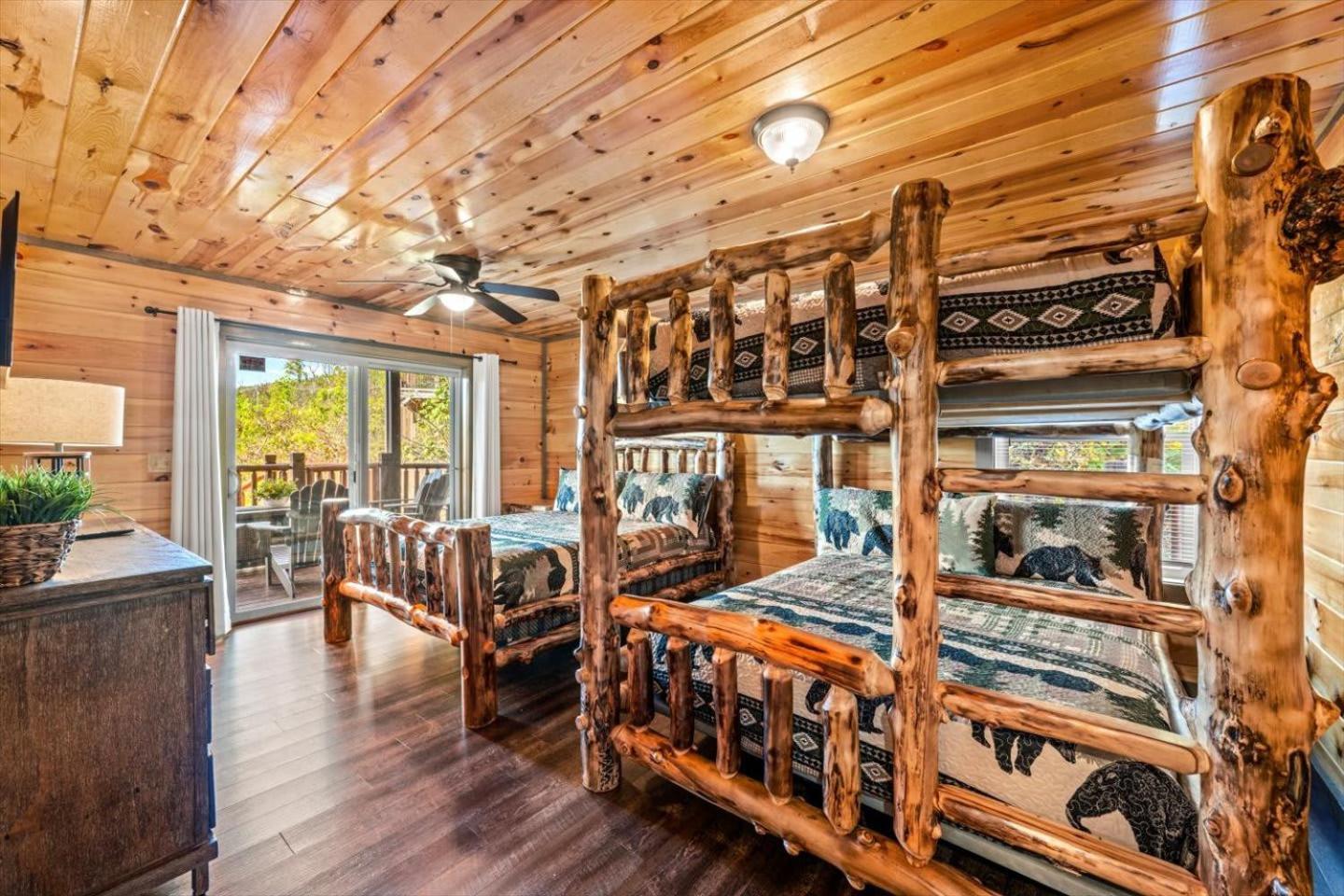 Indoor Pool, Volleyball Beach, Mountain View, Luxury Гетлинбург Екстериор снимка