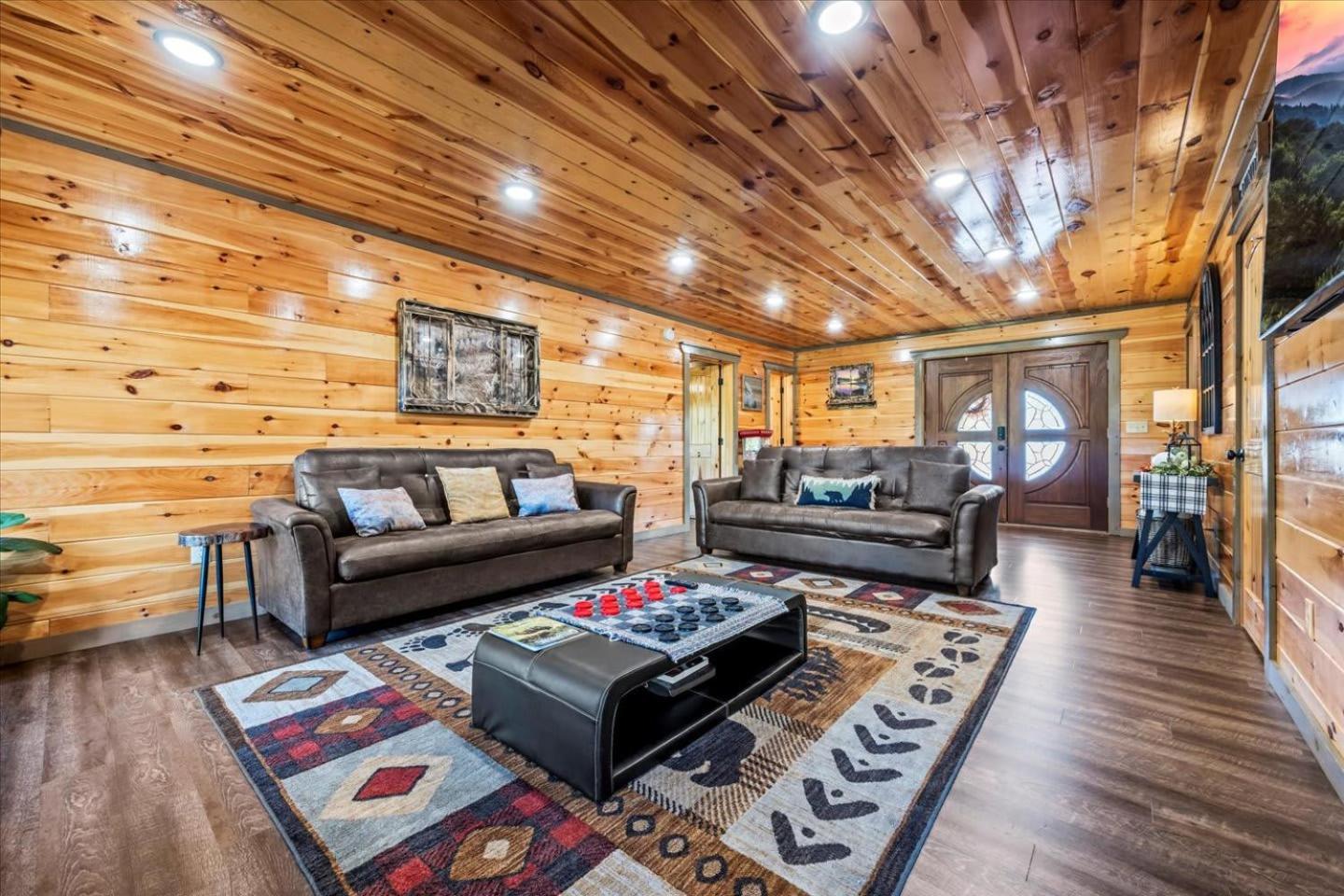 Indoor Pool, Volleyball Beach, Mountain View, Luxury Гетлинбург Екстериор снимка