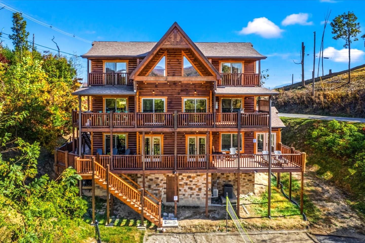 Indoor Pool, Volleyball Beach, Mountain View, Luxury Гетлинбург Екстериор снимка