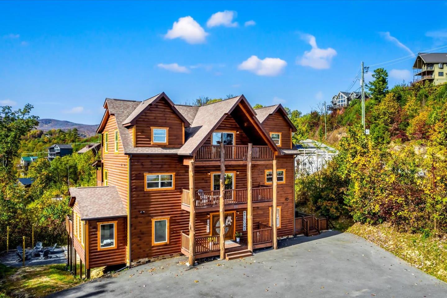 Indoor Pool, Volleyball Beach, Mountain View, Luxury Гетлинбург Екстериор снимка